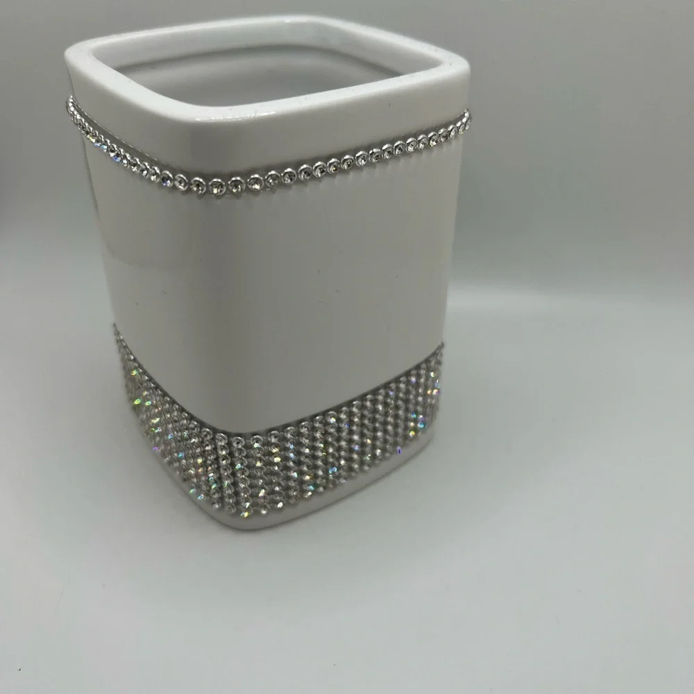 NWT bella luxx toothbrush holder